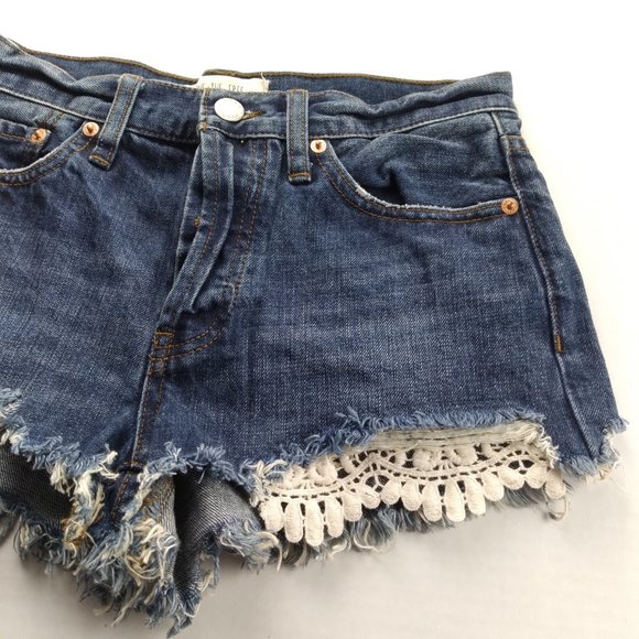WE THE FREE Womens Denim Cutoff Shorts Size 25 Dark Wash Crochet Button Fly - Picture 3 of 7